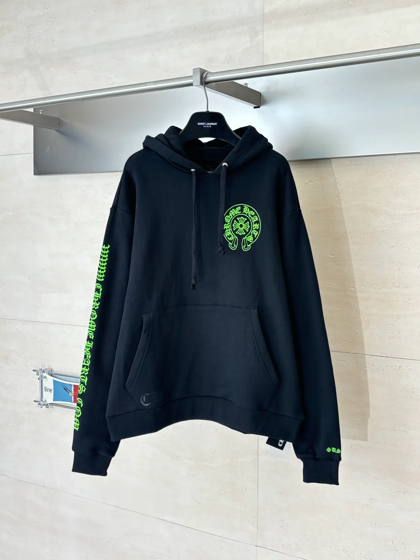 P380 Chrome Herat*/Chrome Heart SS26 new fluorescent green horseshoe print hooded sweatshirt in early spring is made of 80% cotton + 20% polyester blended fabric. It is woven with 32 counts as the base yarn and 10 counts of yarn, with a weight of 330g. It uses offset printing and patch embroidery technology to present the brand's iconic fluorescent green totem and letter elements. The Sanskrit pattern layout on the front chest, back and sleeves is clearly layered, and the craftsmanship details are exquisite. Size：S/M/L
